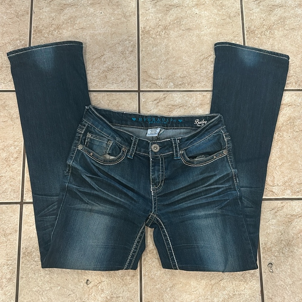 Awesome looking pair of Hydraulic Jeans 👖💙 Beautiful embroidered designs!!🎉
